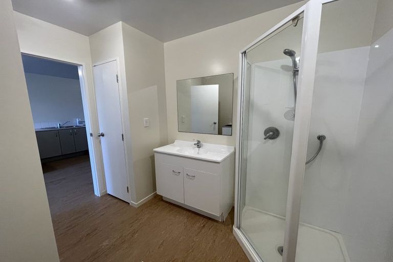 Photo of property in 1/242 Great North Road, Henderson, Auckland, 0612