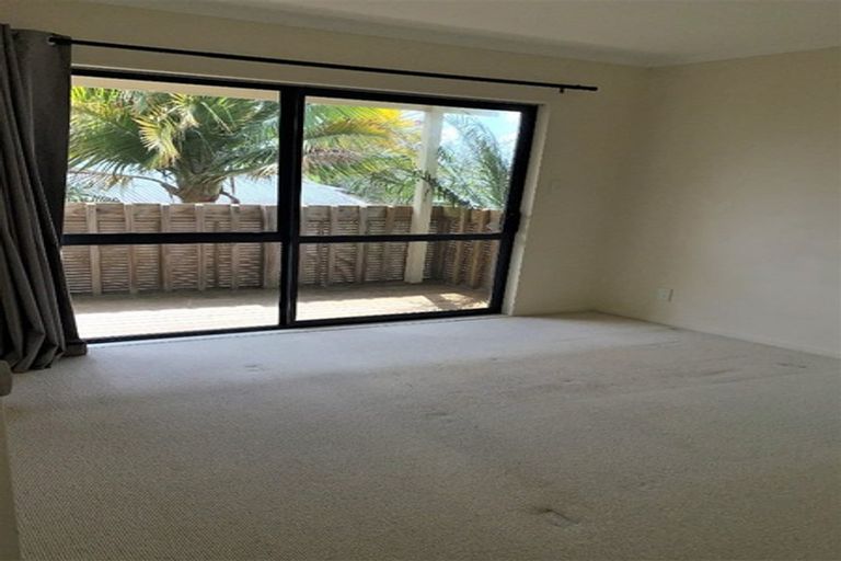 Photo of property in 31 Patts Avenue, Glendene, Auckland, 0602