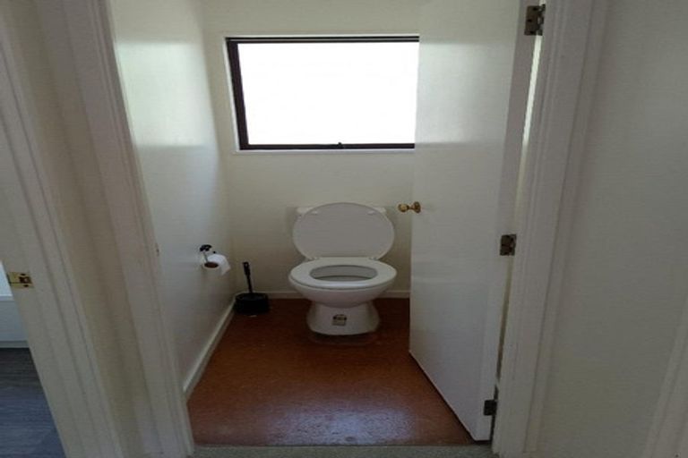 Photo of property in 2/8 Quiet Street, Te Atatu South, Auckland, 0610