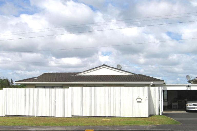Photo of property in 1/23 Target Road, Totara Vale, Auckland, 0629