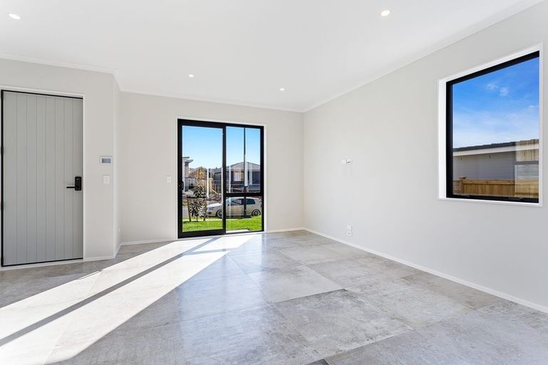 Photo of property in 17 Kuku Avenue, Red Beach, 0932