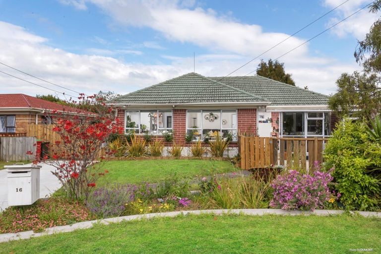 Photo of property in 16 Campbell Place, Papakura, 2110