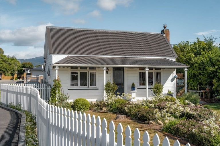 Photo of property in 2 Trinity Lane, Greytown, 5712