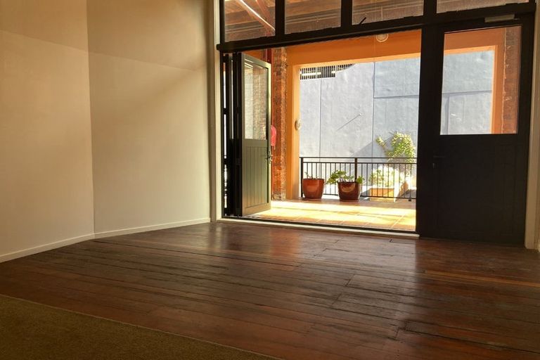 Photo of property in Courtenay Mews Apartments, 5/14 Alpha Street, Te Aro, Wellington, 6011