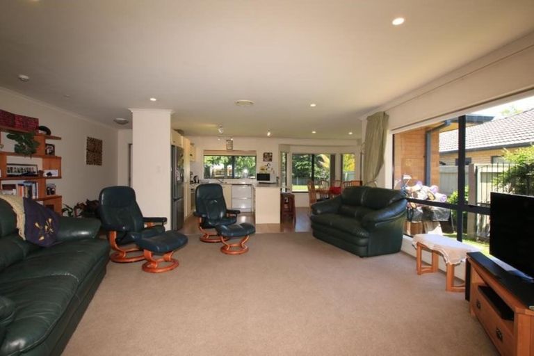 Photo of property in 24 Glencalder Place, Wattle Downs, Auckland, 2103