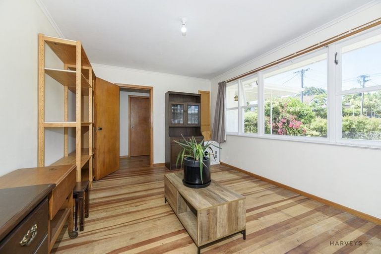 Photo of property in 15 Cliff View Drive, Green Bay, Auckland, 0604