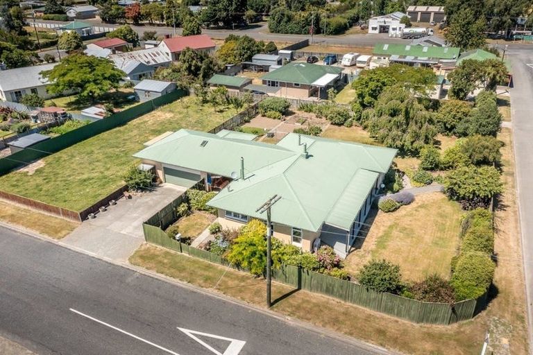 Photo of property in 10 Lowry Street, Waiau, 7332