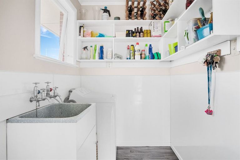 Photo of property in 21 Litten Road, Cockle Bay, Auckland, 2014