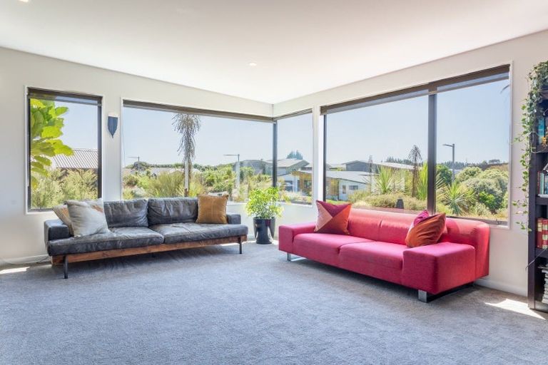 Photo of property in 30 Ferndale Drive, Waikanae, 5036