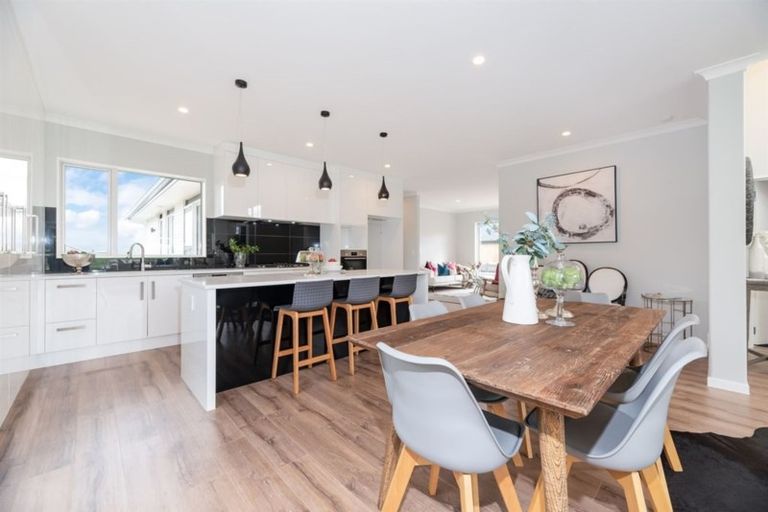 Photo of property in 17 Boocock Crescent, Orewa, 0931