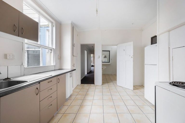 Photo of property in 54 Roxburgh Street, Mount Victoria, Wellington, 6011