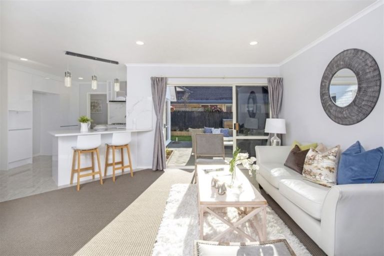 Photo of property in 9 Camerton Close, Northpark, Auckland, 2013