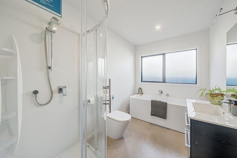 Photo of property in 10 Hopkirk Avenue, Wallaceville, Upper Hutt, 5018