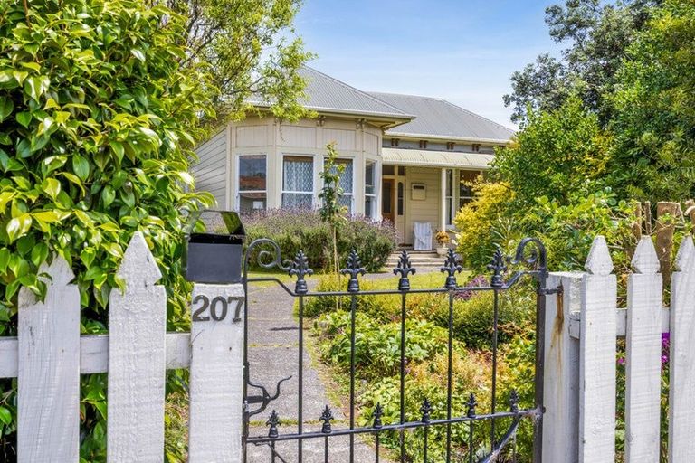 Photo of property in 207 Egmont Street, Patea, 4520