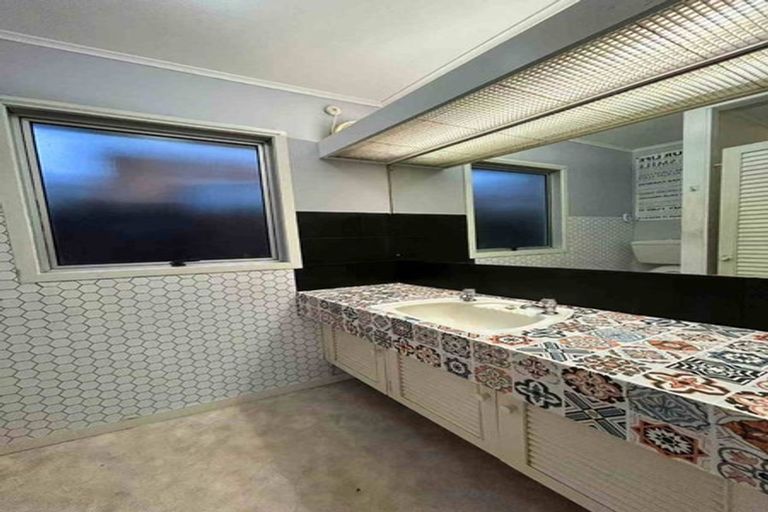 Photo of property in 36 Riverhills Avenue, Pakuranga Heights, Auckland, 2010