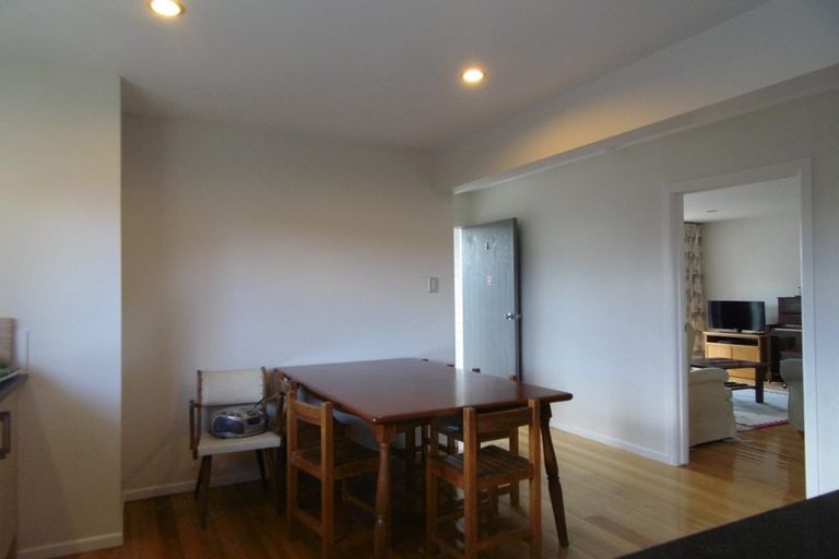 Photo of property in 11 Ward Crescent, Te Atatu Peninsula, Auckland, 0610