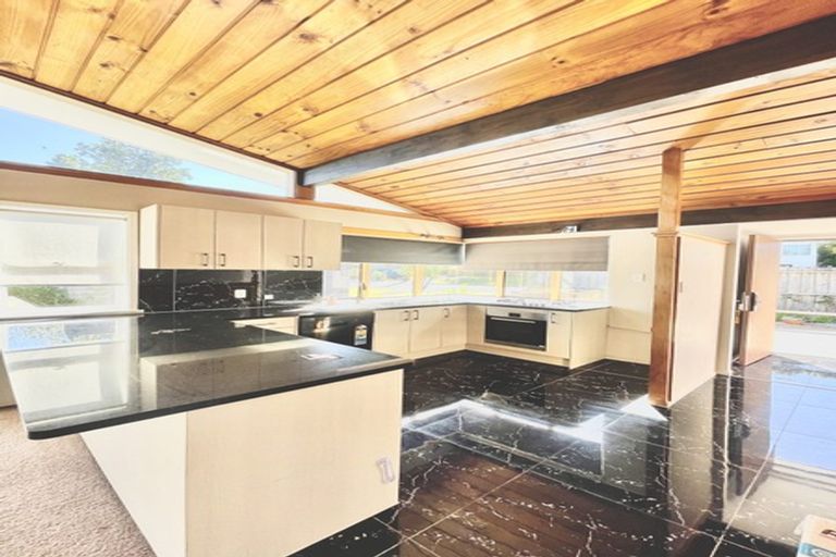 Photo of property in 4 Seaton Road, Murrays Bay, Auckland, 0630