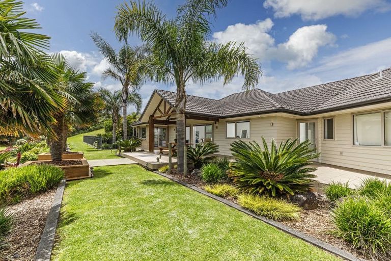 Photo of property in 127 Vaughans Road, Okura, Albany, 0792