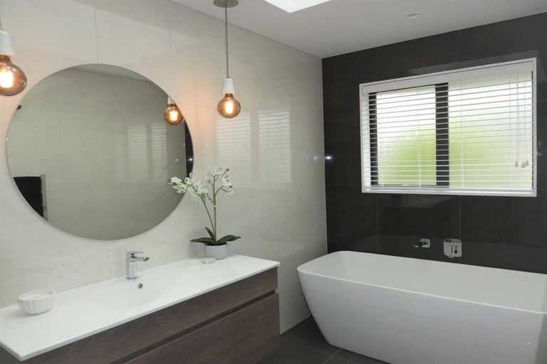 Photo of property in 37 Prestons Park Drive, Marshland, Christchurch, 8083