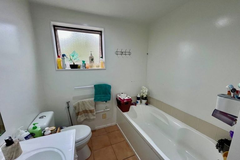 Photo of property in 57 Woodbank Drive, Glen Eden, Auckland, 0602