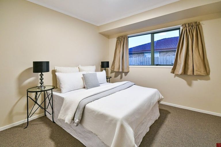Photo of property in 10 Rock Daisy Crescent, Mangere, Auckland, 2022