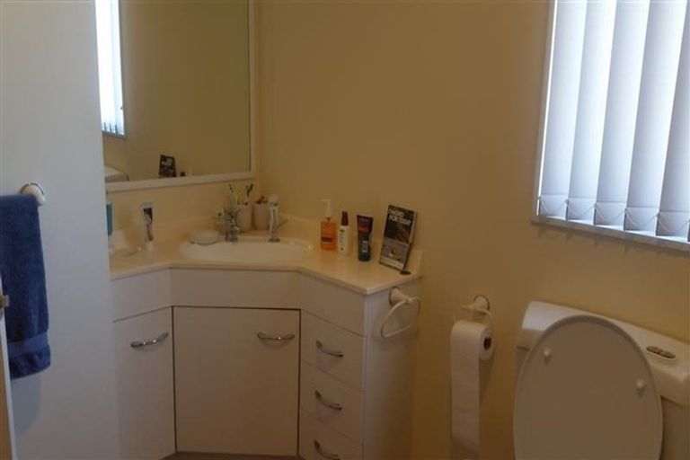 Photo of property in 25 Mallard Place, Unsworth Heights, Auckland, 0632