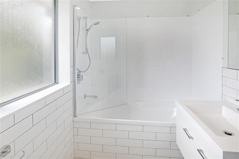 Photo of property in 156a Ennis Avenue, Pakuranga Heights, Auckland, 2010