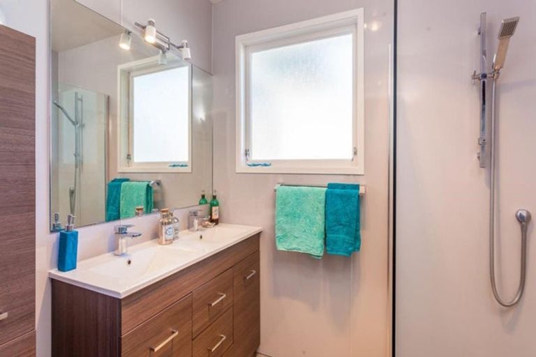 Photo of property in 41 Sunvue Road, Glen Eden, Auckland, 0602
