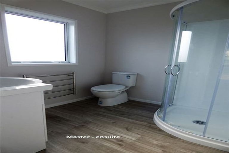 Photo of property in 14 Weka Street, Mangawhai, 0505