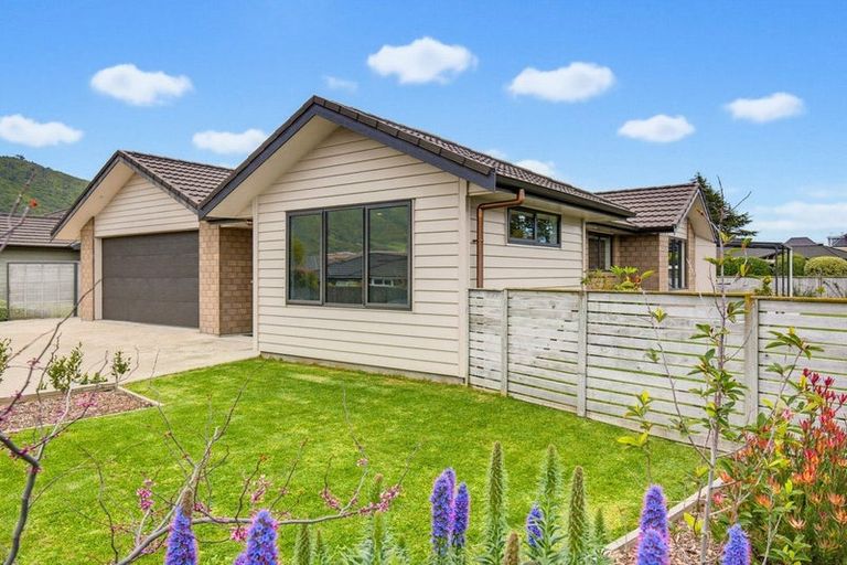 Photo of property in 35 Waipunahau Road, Waikanae, 5036