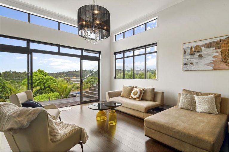 Photo of property in 16 Schopolo Place, Schnapper Rock, Auckland, 0632