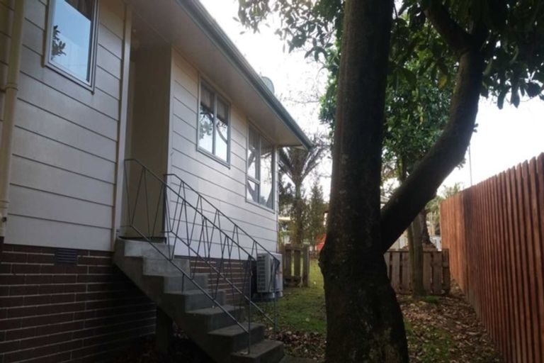 Photo of property in 75 Kemp Road, Massey, Auckland, 0614