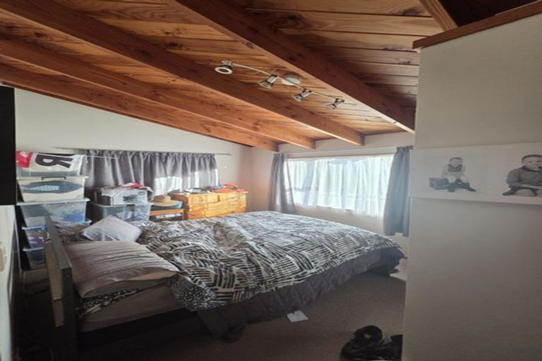Photo of property in 8 Churchouse Road, Greenhithe, Auckland, 0632