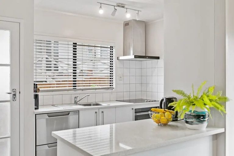 Photo of property in 2/1 Landsdale Place, Massey, Auckland, 0614