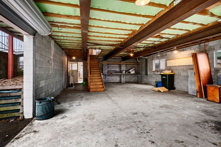 Photo of property in 18 Leon Place, Waitara, 4320