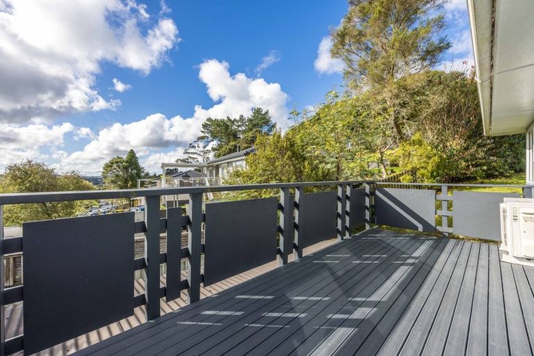 Photo of property in 38 Staincross Street, Green Bay, Auckland, 0604