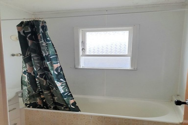 Photo of property in 47 Fairclough Road, Beach Haven, Auckland, 0626