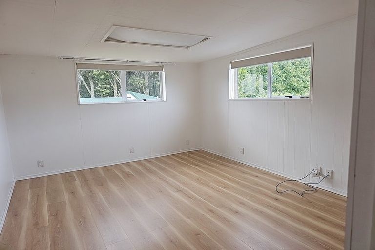 Photo of property in 35 Eugenia Rise, Totara Heights, Auckland, 2105
