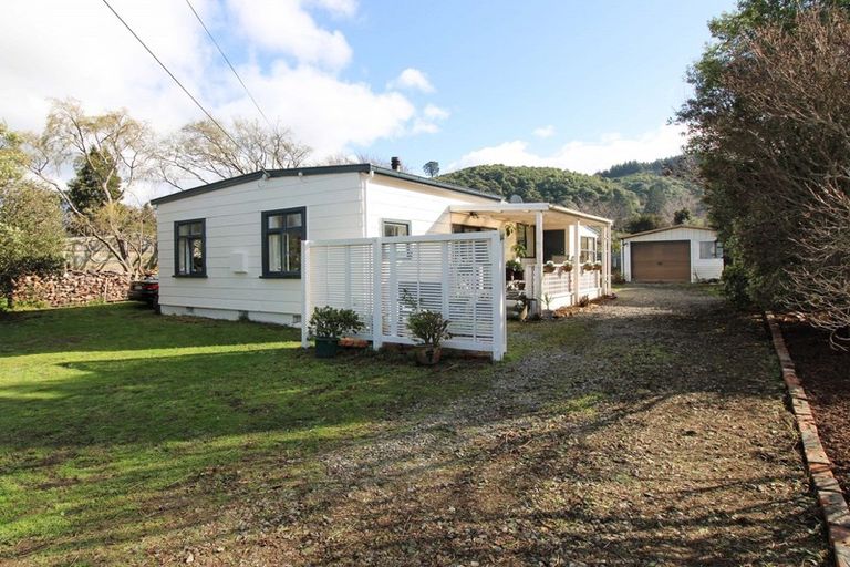 Photo of property in 39 Wakefield Street, Featherston, 5710
