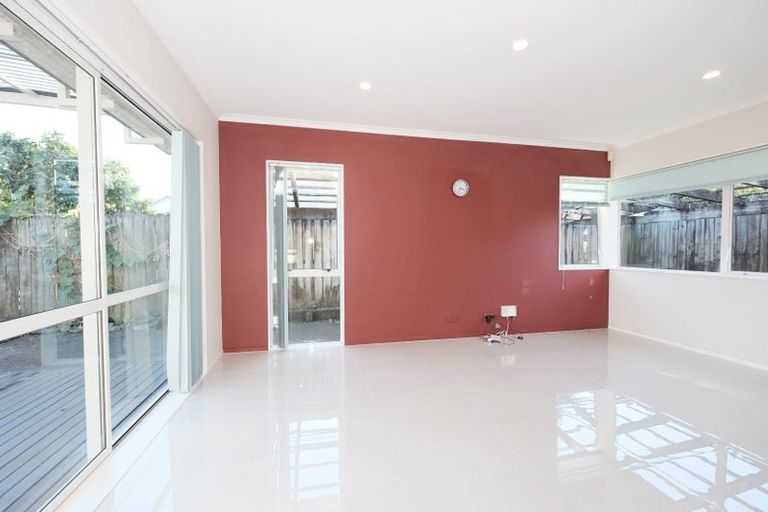Photo of property in 2/6 Keenagh Rise, Dannemora, Auckland, 2016