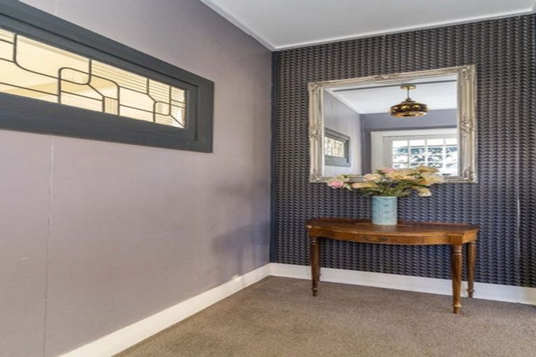 Photo of property in 27 Marine Parade, Macandrew Bay, Dunedin, 9014
