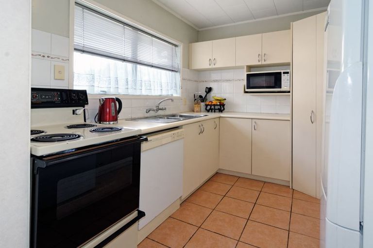 Photo of property in 1/6 Butterworth Drive, Glendene, Auckland, 0602