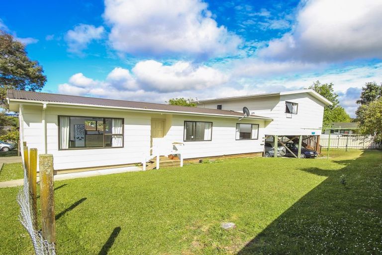 Photo of property in 142 Moire Road, West Harbour, Auckland, 0618