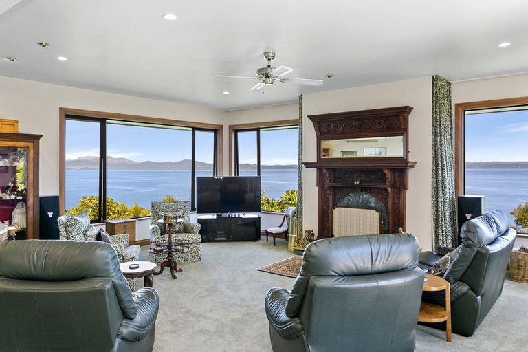 Photo of property in 40 Whakamoenga Point, Acacia Bay, Taupo, 3385