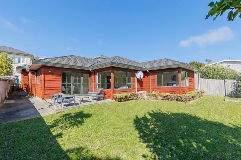 Photo of property in 6/15 Glanmire Road, Newlands, Wellington, 6037