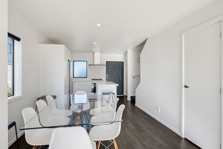 Photo of property in 23/9 Surrey Street, Tawa, Wellington, 5028
