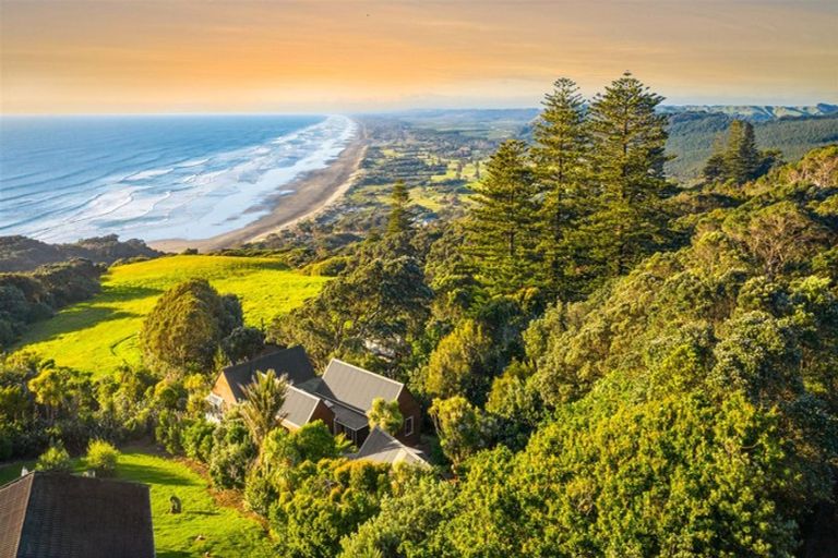 Photo of property in 28 Edwin Mitchelson Road, Muriwai, Waimauku, 0881