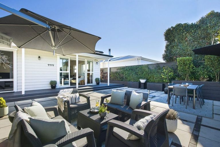 Photo of property in 25 Standish Street, Westown, New Plymouth, 4310