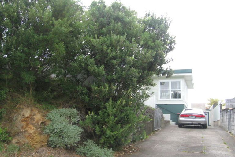 Photo of property in 6 Mexted Terrace, Tawa, Wellington, 5028