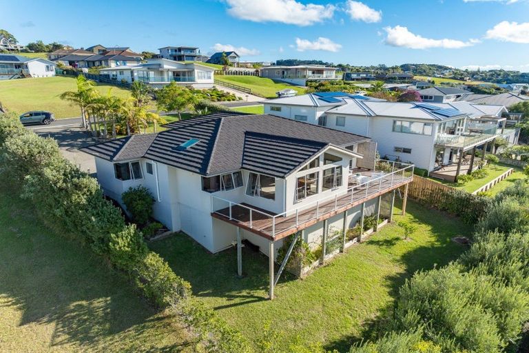 Photo of property in 11 Christine Drive, Coopers Beach, 0420